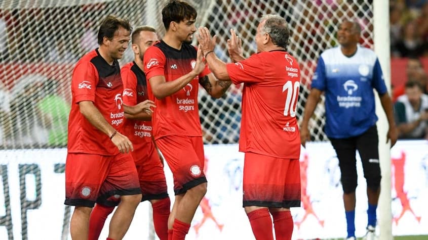 Base do Flamengo leva 130 jovens ao cinema para celebrar o legado de Zico
