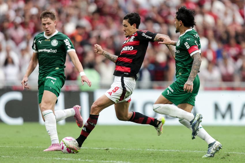 Flamengo x Palmeiras: escalações confirmadas, desfalques e tudo sobre o duelo da 17ª rodada no Maracanã
