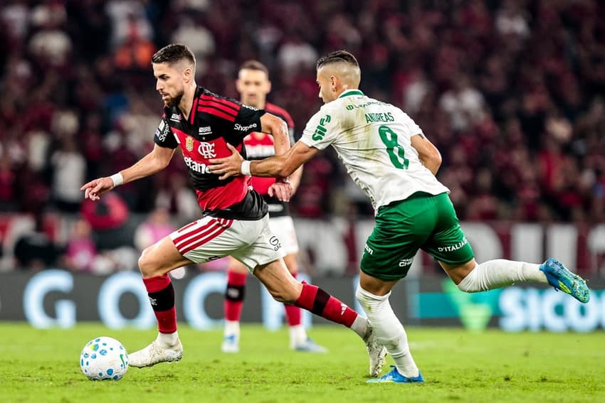 Jorginho fratura dedo do pé e vira mais um desfalque no Flamengo