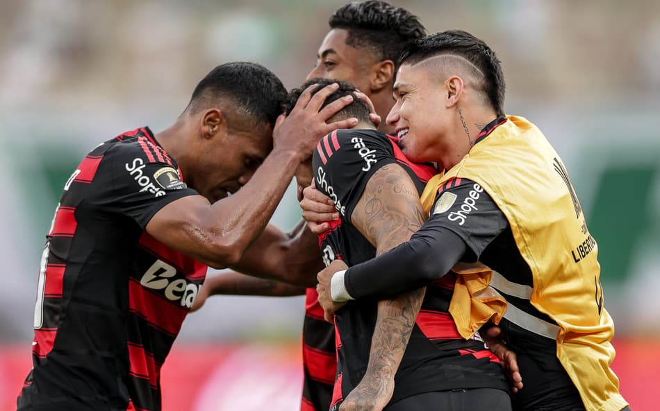 Alex Sandro renova com o Flamengo até 2027; assinatura aguarda fim da Copa do Mundo